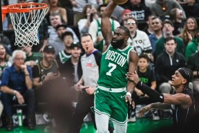 PG官网 -包含今晨纽约尼克斯队长鼓劲——NBA总决赛节点到来，球迷炸锅，阵容厚度经受考验的词条