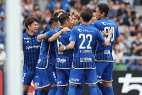 PG模拟器 -赛前体能课后，尼斯临场应变备战亚冠，底气十足，控场能力受关注(队列队形比赛结束语)