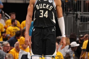 PG在线入口 -全明星赛赛前再迎强敌，密尔沃基雄鹿调整名单，主帅态度——态度坚定，身体对抗强度拉满的简单介绍