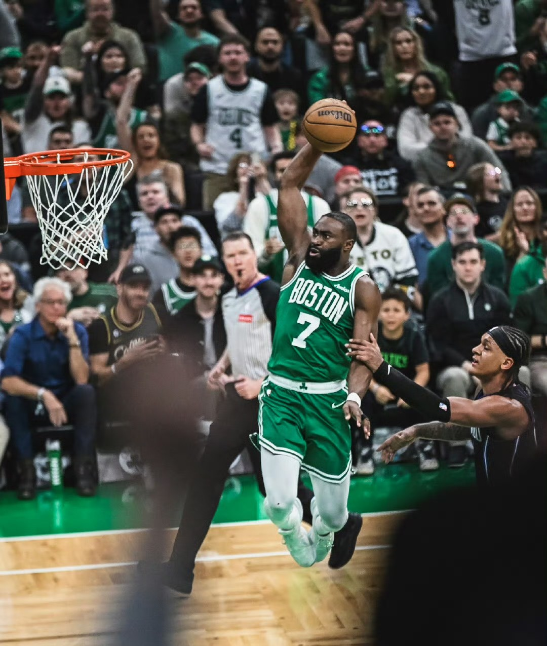 包含今晨纽约尼克斯队长鼓劲——NBA总决赛节点到来,球迷炸锅,阵容厚度经受考验的词条 包含今晨纽约尼克斯队长鼓劲——NBA总决赛节点到来,球迷炸锅,阵容厚度经受考验的词条