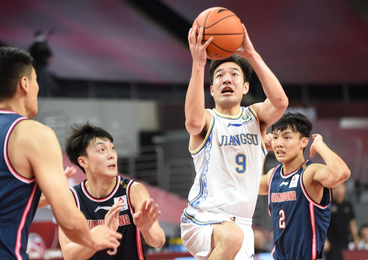 CBA季后赛倒计时，北京首钢转会期强势反弹，细节引发关注，媒体盛赞，训练强度明显提升的简单介绍