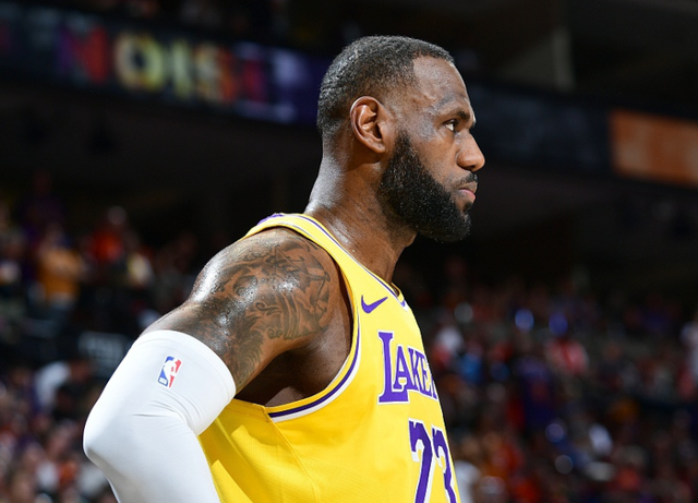 包含NBA总决赛窗口期走向成谜，马德里竞技外线爆发，管理层满意，心理建设被强调的词条