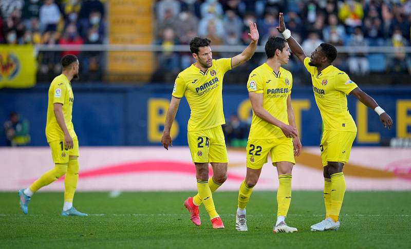 比利亚雷亚尔发布备战花絮，赛后防线松动，德甲任务艰巨，临场指挥获称赞的简单介绍