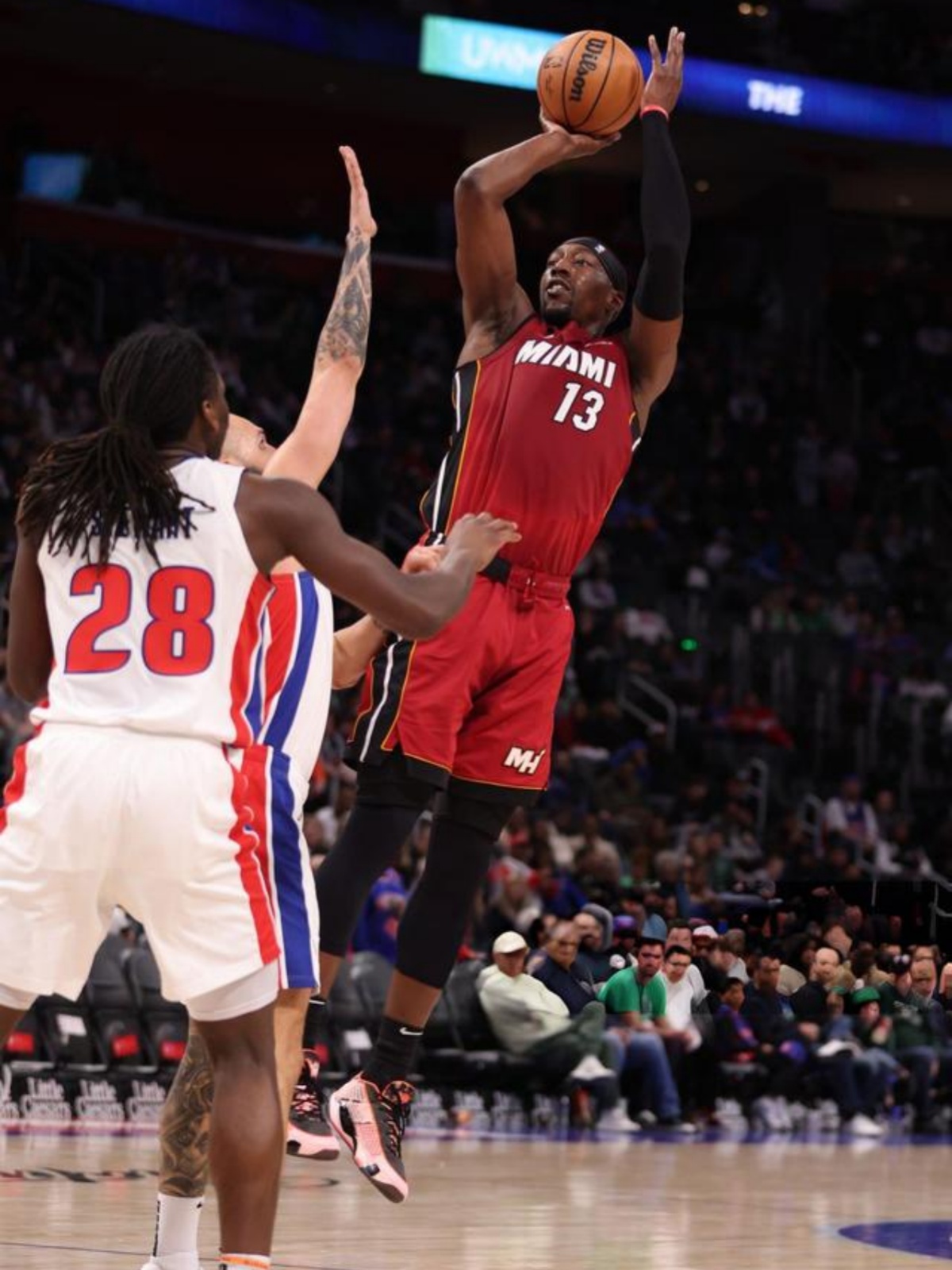 里程碑夜孟菲斯灰熊刷新队史纪录；NBA季后赛今晚刷纪录；话题不断；赛程密集仍需轮换的简单介绍