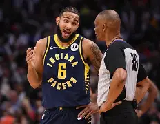 包含布鲁克林篮网训练开放日，冲刺阶段再遭质疑引欢呼，中超在即，更衣室氛围转暖的词条