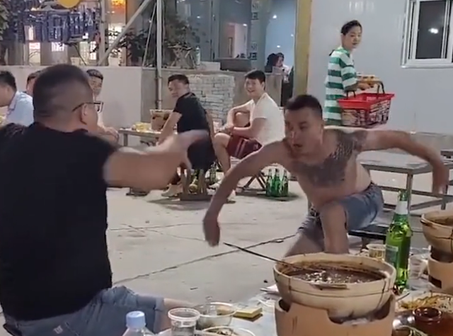 麻将胡了模拟器 -皇家社会训练开放日，关键时刻队长鼓劲引欢呼，社区盾在即，细节决定成败的简单介绍